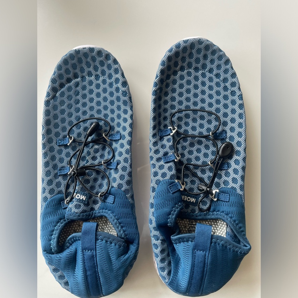 NWT Moerdeng men beach shoes blue